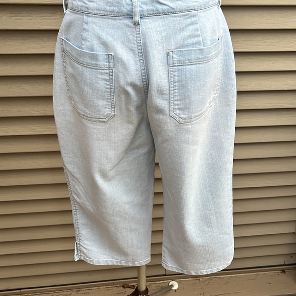Gloria Vanderbilt cropped jeans in light color size 10 - Picture 2 of 9